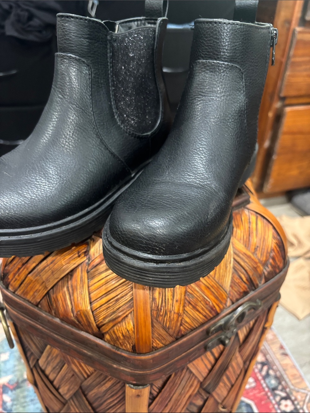 Cat and Jack youth girls size 2 Black Chelsea Ankle Boots